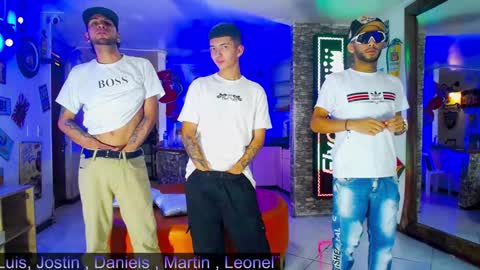 flyckers online show from December 3, 12:35 am