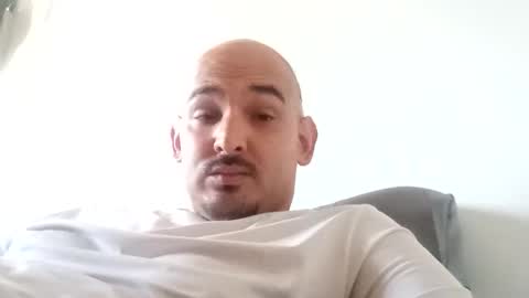 Snapshot of fn389 chatting on October 30, 12:23 am Frank online show from October 30, 12:23 am