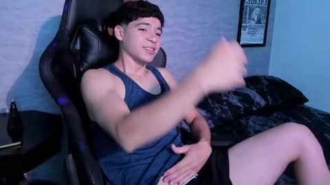 Snapshot of foniland_ chatting on March 7, 7:44 pm Foni online show from March 7, 7:44 pm