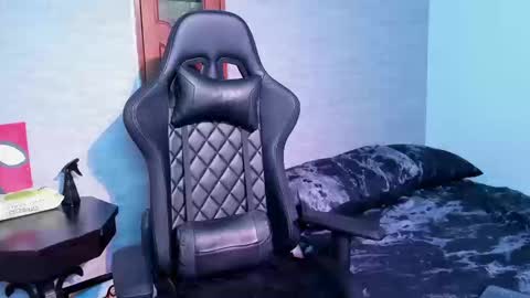 Snapshot of foniland_ chatting on March 12, 9:43 pm Foni online show from March 12, 9:43 pm