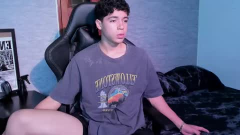 Snapshot of foniland_ chatting on March 15, 1:33 am Foni online show from March 15, 1:33 am