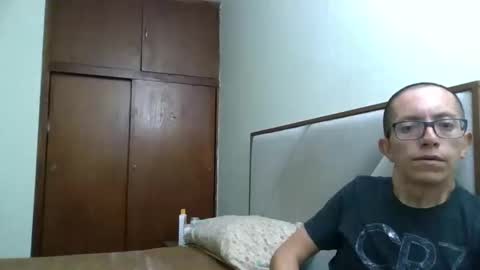 Snapshot of fonzi_flores chatting on November 22, 12:26 pm fonzi_flores online show from November 22, 12:26 pm