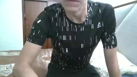 Snapshot of fonzi_flores chatting on December 14, 1:33 am fonzi_flores online show from December 14, 1:33 am