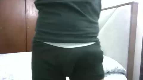 Snapshot of fonzi_flores chatting on February 9, 11:47 am fonzi_flores online show from February 9, 11:47 am