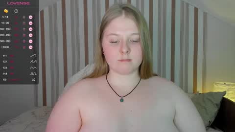 Snapshot of forever_cute chatting on December 23, 1:35 pm Ann online show from December 23, 1:35 pm