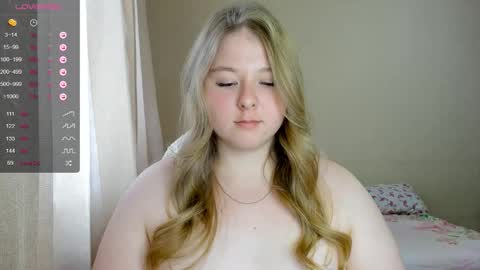 Snapshot of forever_cute chatting on September 20, 8:26 am Ann online show from September 20, 8:26 am