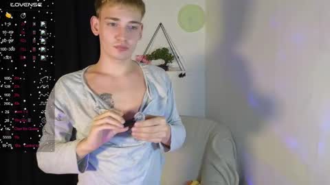 forever_eren online show from January 12, 2:33 pm