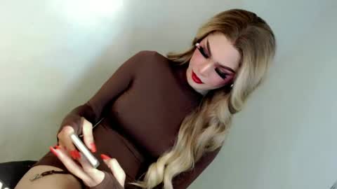 Snapshot of forget_me_not69 chatting on December 3, 8:50 pm KHATRINA STACIE MARIE online show from December 3, 8:50 pm