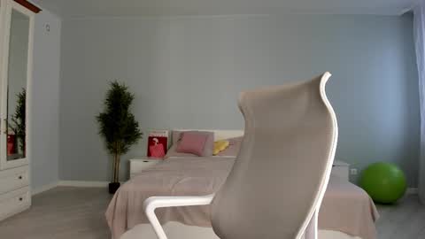 Kira online show from November 12, 2:01 am