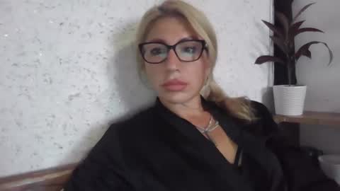 fox_red_lady7 online show from September 18, 2:30 pm