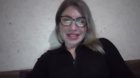 fox_red_lady7 online show from February 18, 10:17 pm