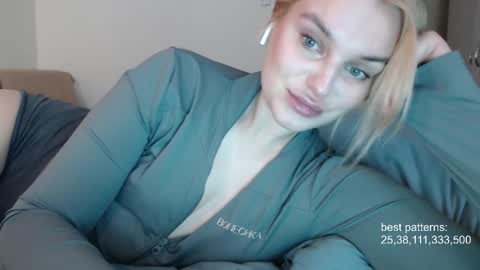 Snapshot of foxfrromearth chatting on September 22, 10:50 am i am your baby Alien  online show from September 22, 10:50 am