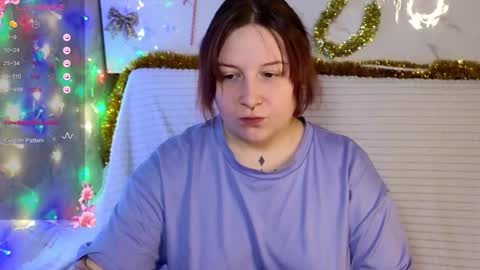 Snapshot of foxgirlandmerguis chatting on December 18, 12:22 pm Belinda online show from December 18, 12:22 pm