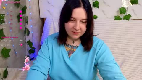 Snapshot of foxgirlandmerguis chatting on February 21, 6:25 am Belinda online show from February 21, 6:25 am