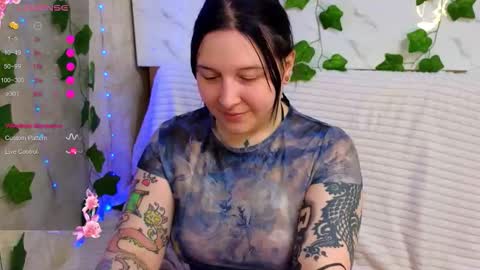 Snapshot of foxgirlandmerguis chatting on February 23, 5:49 am Belinda online show from February 23, 5:49 am