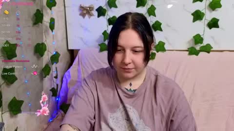 Snapshot of foxgirlandmerguis chatting on April 4, 6:22 am Belinda online show from April 4, 6:22 am