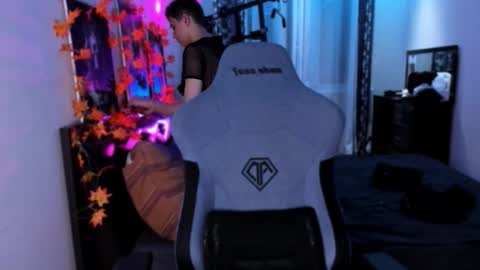 Foxicfu online show from October 6, 6:27 pm