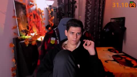 Foxicfu online show from October 24, 1:18 pm