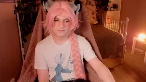 Snapshot of foxispuff chatting on March 17, 8:45 pm Fox online show from March 17, 8:45 pm