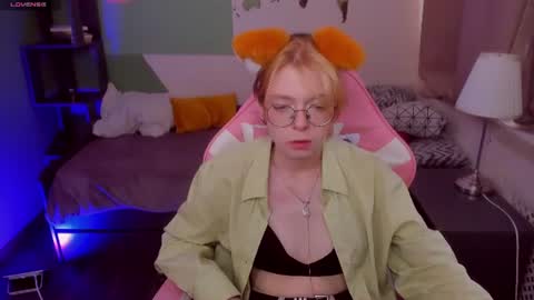 Snapshot of foxxxypolly chatting on June 20, 5:54 am Polly online show from June 20, 5:54 am