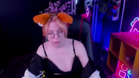 Snapshot of foxxxypolly chatting on June 23, 5:38 am Polly online show from June 23, 5:38 am