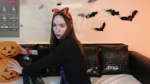 Snapshot of foxxy_girl_ chatting on October 31, 6:47 am andice online show from October 31, 6:47 am