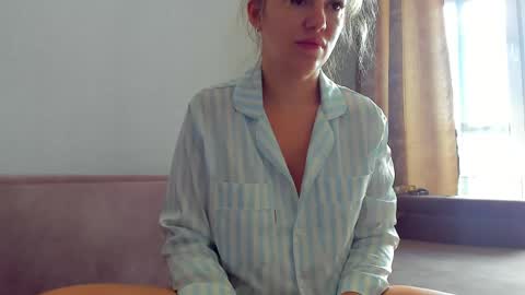 Foxy online show from May 18, 2:40 am