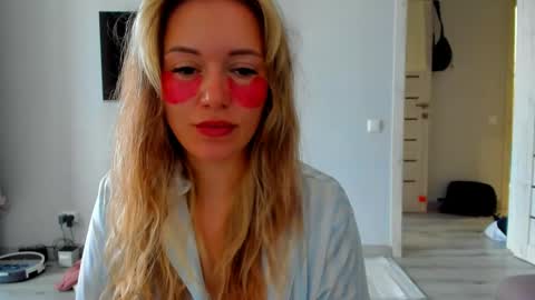 Foxy online show from May 18, 4:18 am