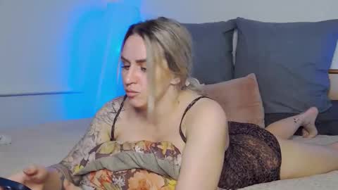 Foxy Kimmi online show from April 2, 6:22 am