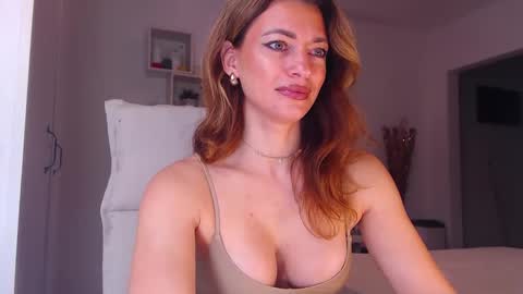 Adela - Single mom. 40 y online show from November 21, 7:40 am