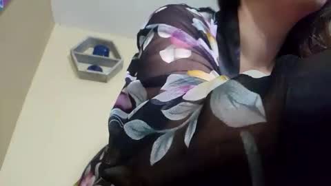 Snapshot of foxyanjel chatting on November 13, 4:39 pm foxyanjel online show from November 13, 4:39 pm
