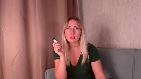 Snapshot of foxydiamond2020 chatting on October 5, 2:26 pm Milena online show from October 5, 2:26 pm