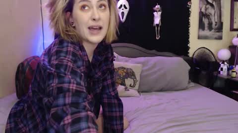 Snapshot of foxymalloryknoxy69 chatting on October 12, 8:13 am Mallory Koxx online show from October 12, 8:13 am