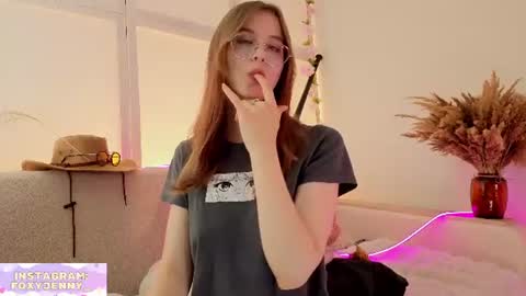 Snapshot of foxysecret_ chatting on June 14, 6:10 pm foxysecret_ online show from June 14, 6:10 pm