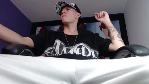 Snapshot of fran_boy_ chatting on January 8, 2:46 am Fran online show from January 8, 2:46 am