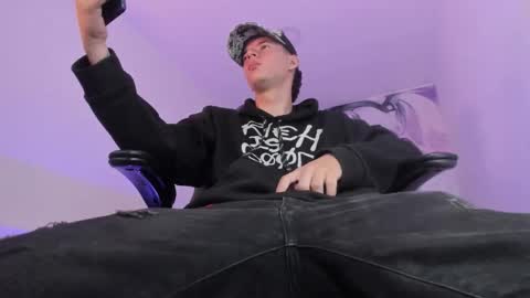 Snapshot of fran_boy_ chatting on December 15, 4:28 am Fran online show from December 15, 4:28 am