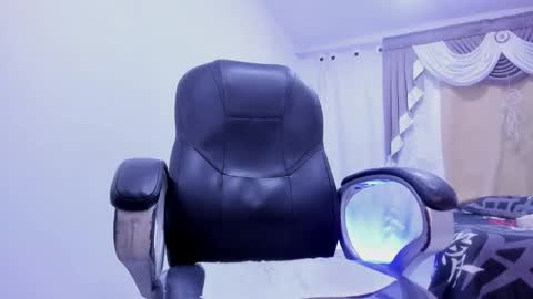 Snapshot of fran_boy_ chatting on December 17, 3:45 am Fran online show from December 17, 3:45 am