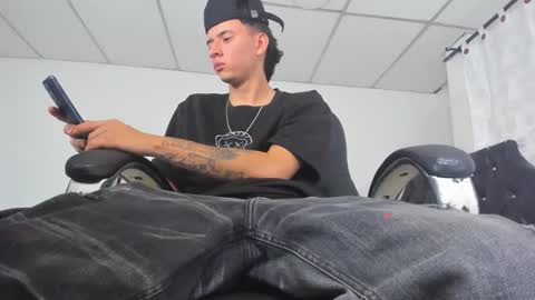 Snapshot of fran_boy_ chatting on January 17, 5:01 am Fran online show from January 17, 5:01 am