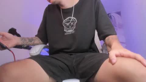 Snapshot of fran_boy_ chatting on February 3, 6:22 am Fran online show from February 3, 6:22 am