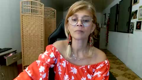 francelune online show from March 8, 2:54 pm