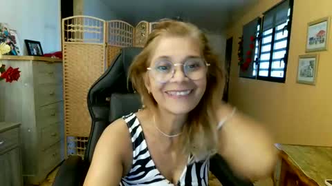 francelune online show from May 2, 11:59 am
