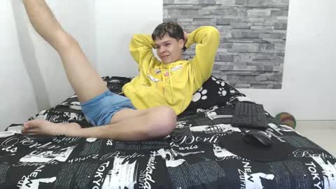 Snapshot of francesco_spank chatting on March 6, 12:43 am FRANCESCO online show from March 6, 12:43 am
