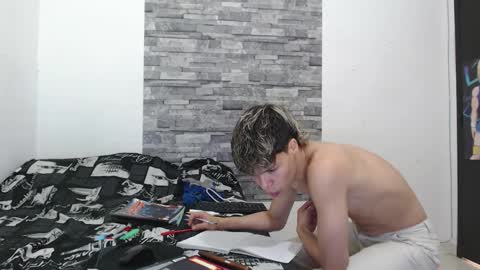 Snapshot of francesco_spank chatting on March 11, 8:42 pm FRANCESCO online show from March 11, 8:42 pm