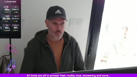 Snapshot of francescoes chatting on January 20, 1:32 pm francescoes online show from January 20, 1:32 pm