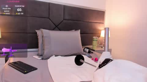 franceska_milf online show from February 8, 1:47 pm