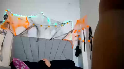 francihot4 online show from October 16, 2:23 am