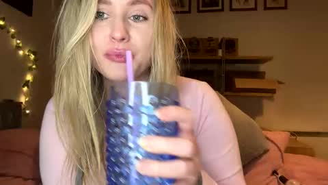 Snapshot of francis_digby chatting on January 26, 12:26 am Francis Digby online show from January 26, 12:26 am