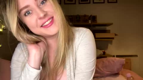 Snapshot of francis_digby chatting on March 5, 10:54 pm Francis Digby online show from March 5, 10:54 pm