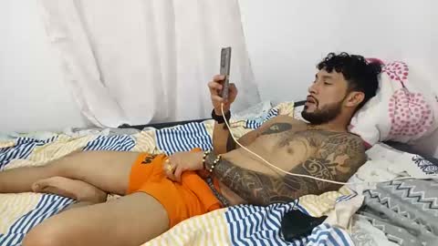 frankdanielsmolano online show from June 9, 4:35 am