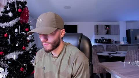 Snapshot of frankfarrellx chatting on December 31, 10:23 pm Frank Farrell. Hey remember to give me a thumbs up Ty online show from December 31, 10:23 pm